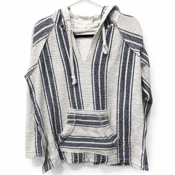 Ocean Drive Tops - Ocean Drive V-Neck White and Black Sweater